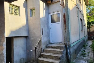 BRASADAS vinde casa cu etaj, partial RENOVATA în zona 14 Mai. - 1