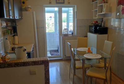 Apartament cu 2 camere decomandat în Km 5 - 1