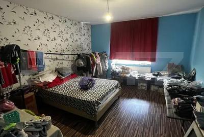Casă cu 4 camere cu Teren 3018 Mp în Vest - 2