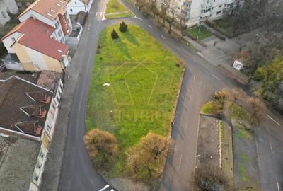 Teren cu vizibilitate excep?ionala, 3 fronturi stradale | Zona Lunei - 4