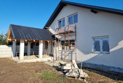 Vand vila Parter , str Apateului -Sinmartin, SC-240 mp , teren 668 mp , garaj , utilitati , trifazic - 1