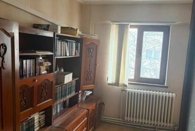 Apartament cu 3 camere decomandat în Obor - 9