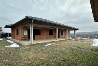 Casă cu 4 camere cu Teren 1800 Mp în Central - 3