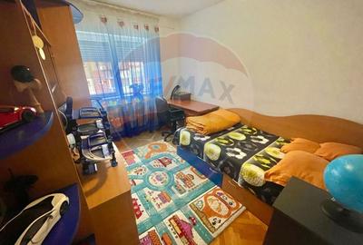 Apartament cu 3 camere in zona ALFA - 4