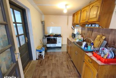 Casă cu 8 camere cu Teren 3800 Mp în Central