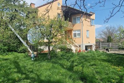 Casă individuală cu 4 camere cu Canalizare în Cetate