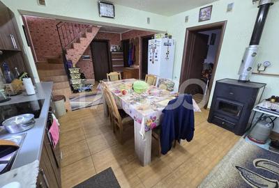 Casă cu 6 camere cu Teren 300 Mp în Central