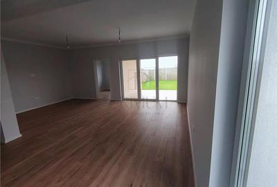 Duplex finalizat - 5 camere - zid dublu - dormitor la parter - 11