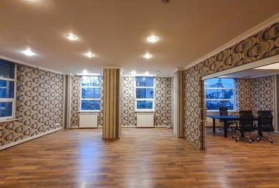 Casă individuală cu 15 camere cu Canalizare în Herăstrău