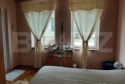 Casă cu 10 camere cu Teren 355 Mp în Democrației - 3