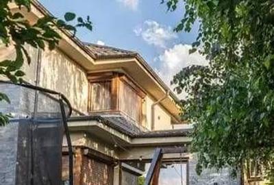 Casă cu 5 camere cu Canalizare în Central - 6