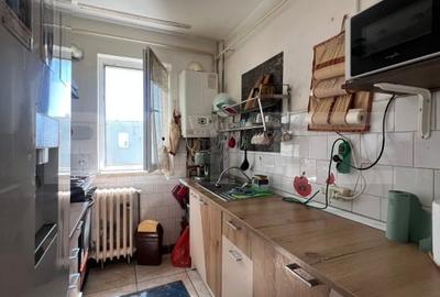 Apartament cu 3 camere, decomandat, zona micro 3 - 6