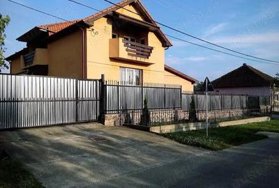 Casă cu Teren 3712 Mp în Gepiș - 1