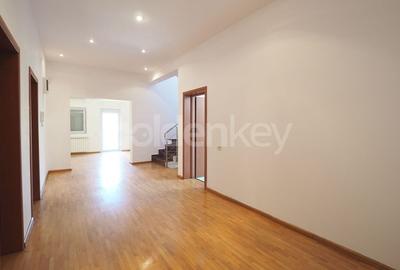 Vila cu 6-7 camere si gradina generoasa Vila cu 6-7 camere si gradina generoasa - 16