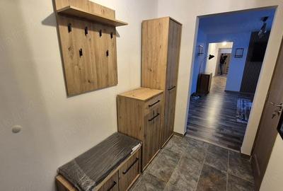 Apartament cu 3 camere semidecomandat în Podul de Piatră - 2