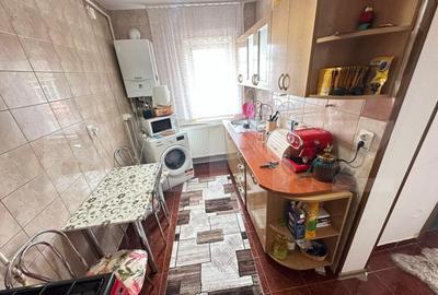 Apartament cu 2 camere, decomandat, zona Miori?a lift n - 3