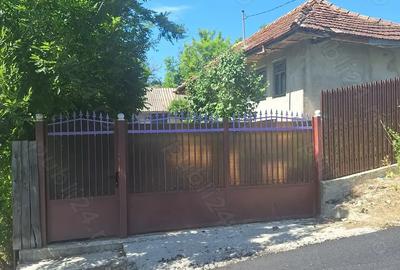 Casă cu 2 camere cu Teren 3100 Mp în Central - 9