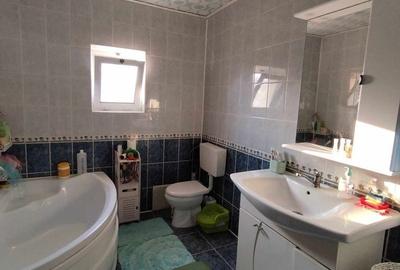 Casă cu 4 camere decomandat în Vlăduleni - 4