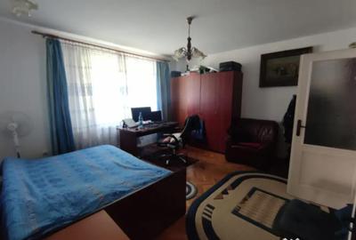 Casă cu 3 camere cu Canalizare în Florilor - 7