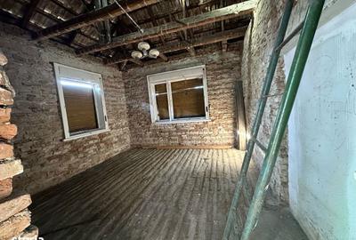 Casă cu 4 camere cu Teren 250 Mp în Central - 2