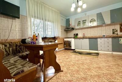 Casă cu 6 camere cu Teren 1382 Mp în Central - 1