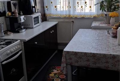 Apartament cu 2 camere semidecomandat în Onești