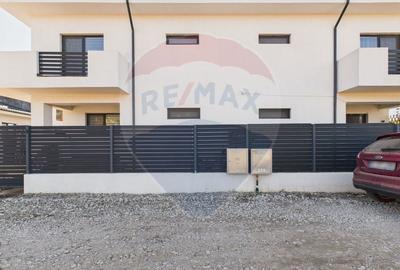 Casă cu 4 camere cu Teren 262 Mp în Est - 1