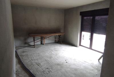 Casă cu 4 camere în Central - 2