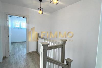 Casă cu 4 camere cu Teren 30 Mp în Ipotești - 12