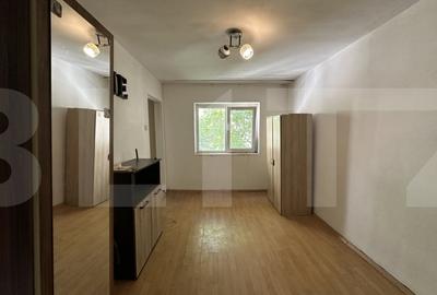 Garsoniera, etaj intermediar, zona Buziasului