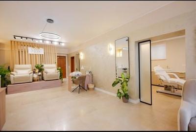 Spațiu comercial, de 65 mp, în Central - 4