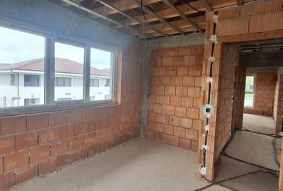 Casă cu 4 camere cu Teren 531 Mp în Chinteni - 4
