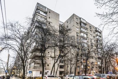 Apartament cu 3 camere semidecomandat în Ghencea