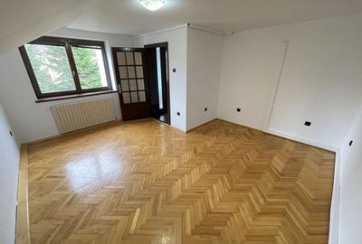 Casă individuală cu 6 camere cu Canalizare în Circumvalațiunii - 26