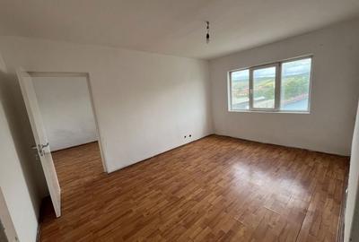 Apartament cu 3 camere semidecomandat în Aleșd - 5