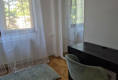 Apartament cu 3 camere semidecomandat în Rogerius - 2
