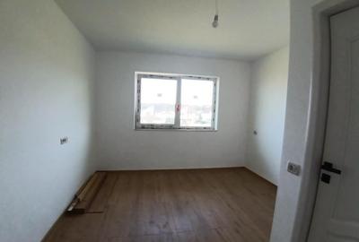 Casă cu 4 camere cu Teren 350 Mp în Șcheia