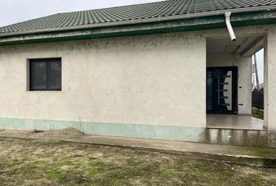Casă cu 5 camere cu Teren 1000 Mp în Berteștii de Jos - 2