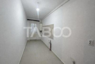 Garsoniere decomandata Zona Vasile Aron in bloc izolat termic - 3