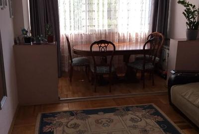 Apartament cu 3 camere semidecomandat în Central - 1