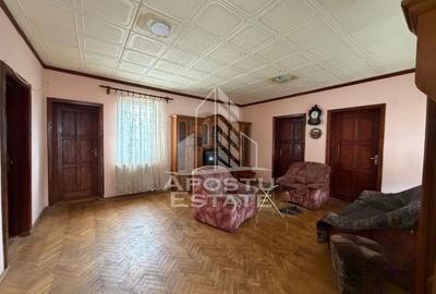 Casa individuala, cu 12 camere,5 bai, acces auto, teren 642, Girocului - 2