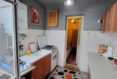 Proprietar, ofer spre inchiriere un apartament , 40 mp, cu o camera , modificat, la Medicina, 270 eu - 3
