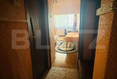 Apartament cu 4 camere semidecomandat, mobilat în Tractorul - 13