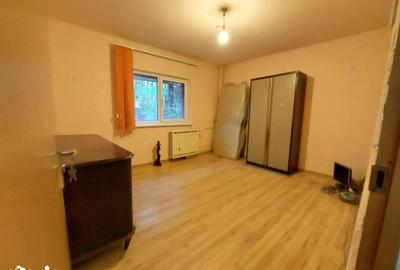Apartament cu 3 camere decomandat, mobilat în 13 Septembrie - 7