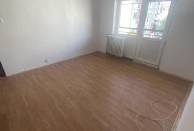 Apartament 3 camere  semidecomandat, et 3/4 langa primaria Filiasi - 4