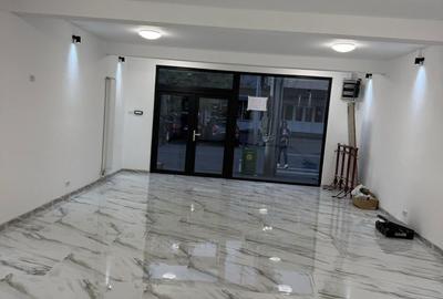 Spațiu comercial, de 80 mp, în Central - 7