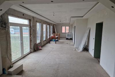 Casă cu 3 camere în Central - 6