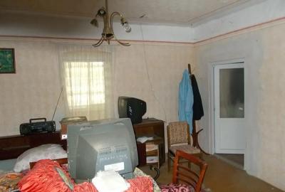 Casă cu 4 camere în Sânandrei