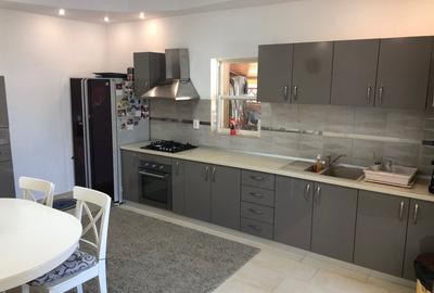 Casă individuală cu 7 camere cu Canalizare în Apărătorii Patriei - 28