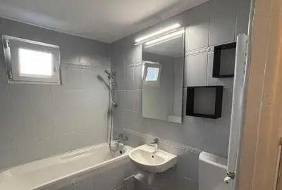 Apartament cu 4 camere semidecomandat în Apărătorii Patriei